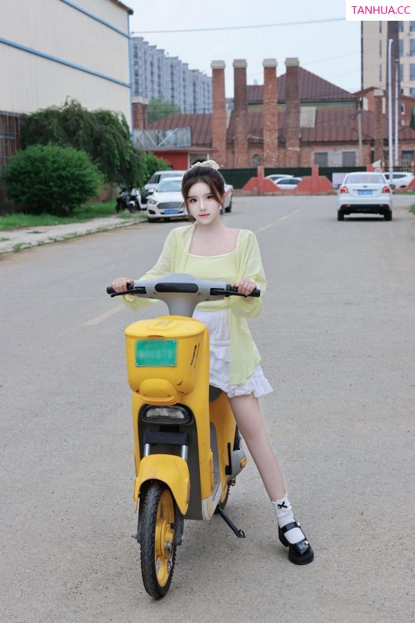   [XiuRen]高清写真图 2024.08.16 No.9024 小薯条nienie 美乳性感第28张图片
